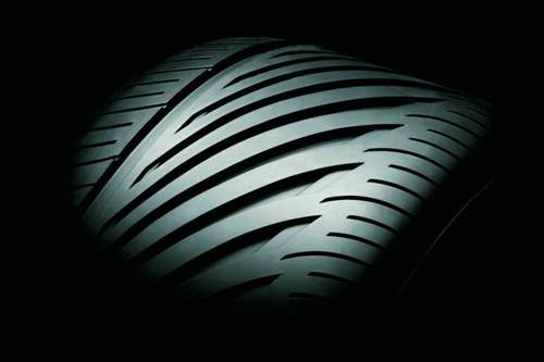 Neben Autos zeichnete Giugiaro Kameras, Traktoren, Waffen und sogar Reifen-Profile