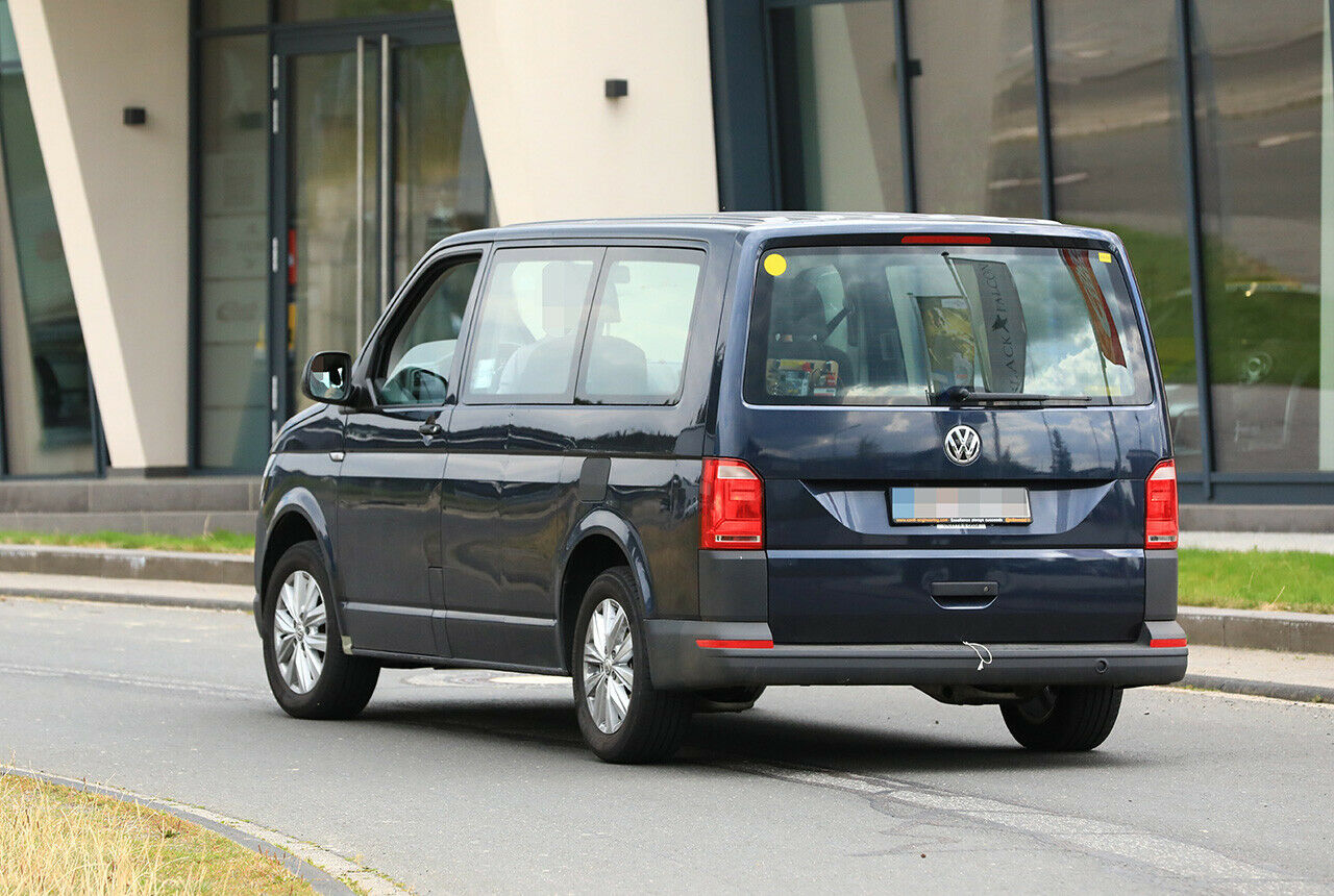 Nicht täuschen lassen: Das Heck stammt noch vom T6. Der T7 bekommt eine andere Kehrseite