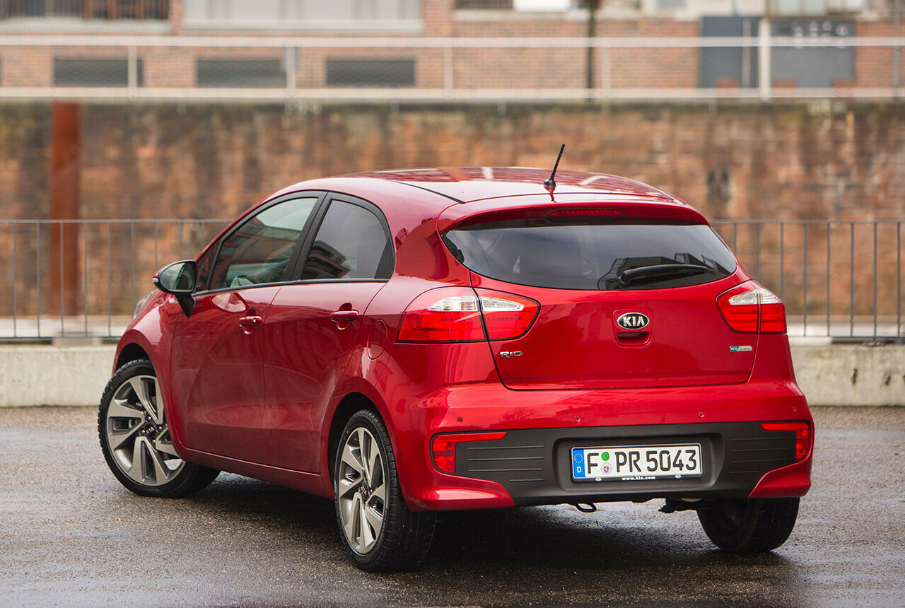 Bislang gehörte die Heckklappe des Kia Rio nicht zu den größten im Segment, auch das Kofferraumvolumen liegt mit weniger als 288 Litern eher im unteren Bereich des Konkurrenzumfelds