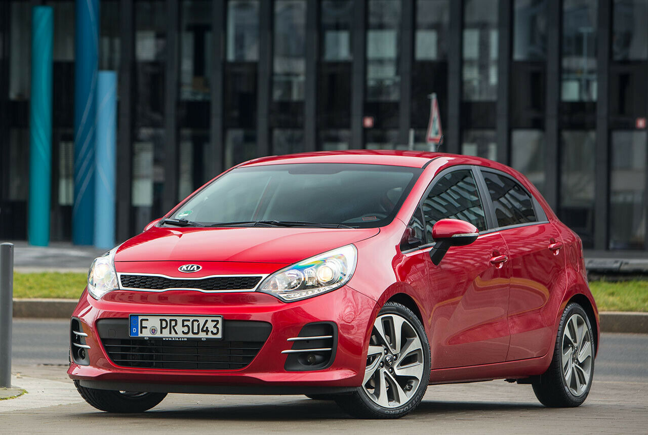 Schon bisher hatte der Kia Rio eine gewisse Dynamik, vor allem wegen der großen Kühlluftöffnungen an der Front