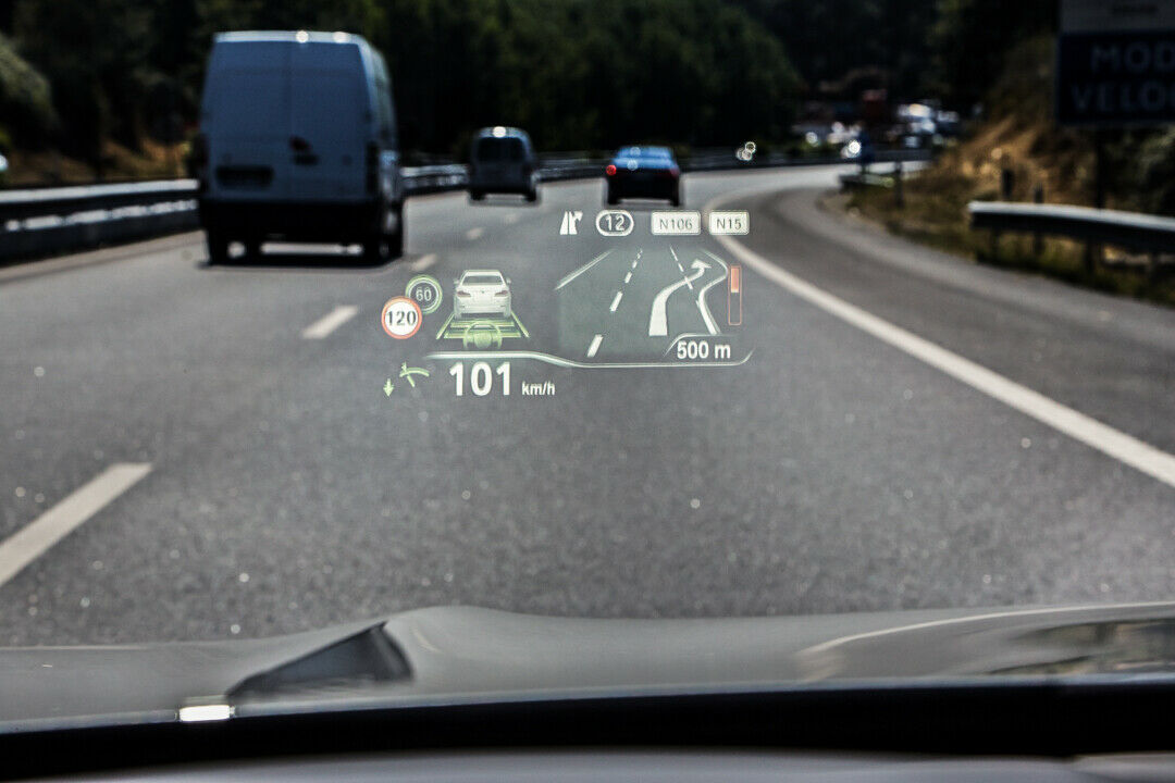 Das Head-up-Display im neuen BMW wird größer und kann mehr Informationen anzeigen