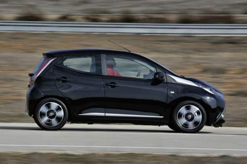 Toyota bietet den Aygo erneut als Drei- und Fünftürer an