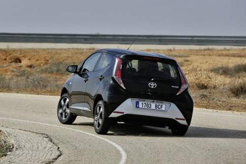 Bis 50 km/h beschleunigt der Aygo recht flott. Bis 100 km/h braucht er 14,2 Sekunden