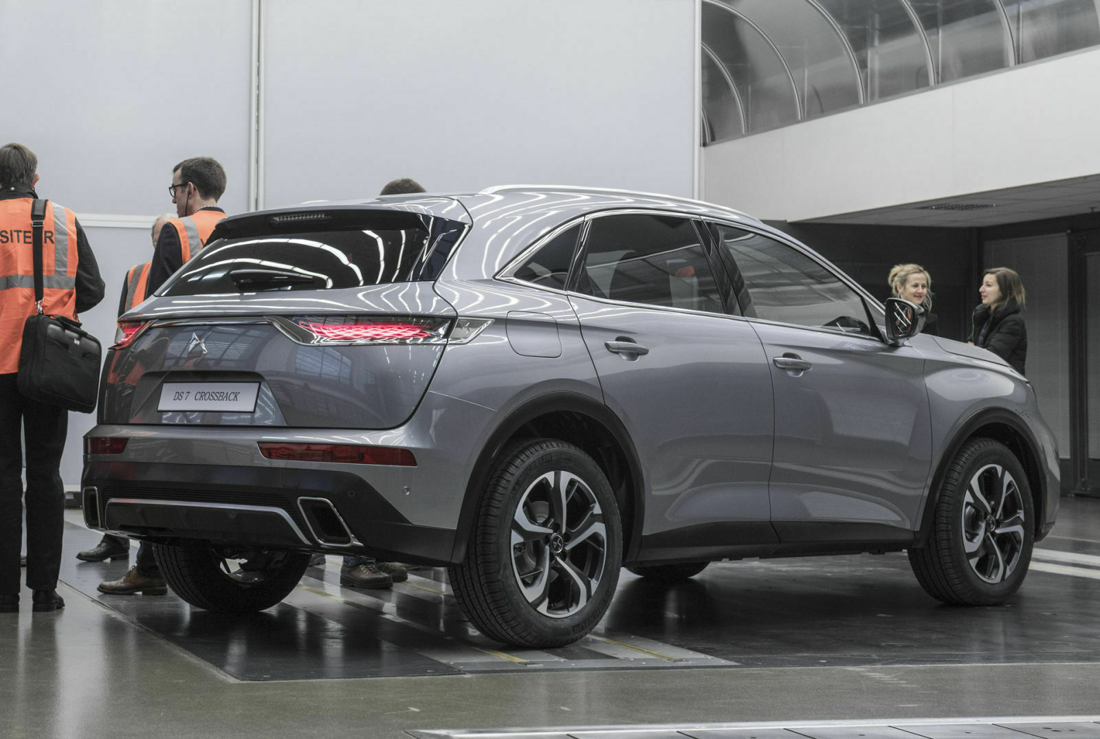 Die ersten Messe-Exemplare des DS 7 sind reine Prototypen: Parallel mit den Fahrzeugen werden die späteren Produktionsabläufe entwickelt