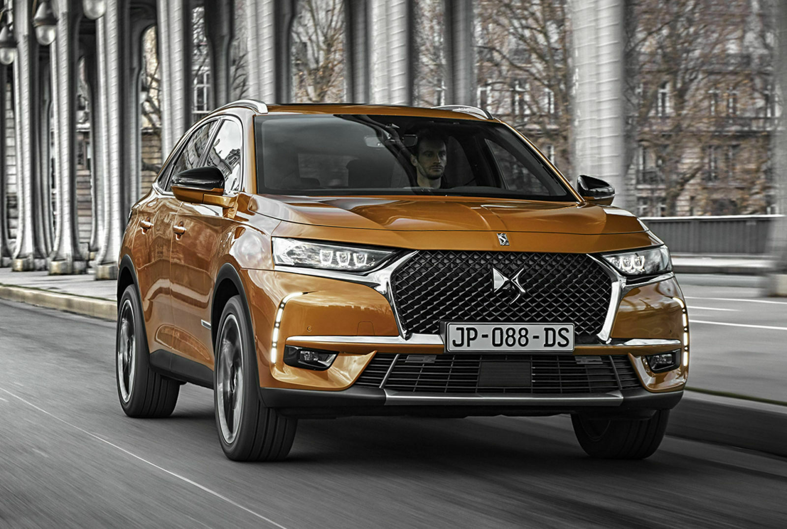 Bis zum Serienstart dauert es noch etwas. Aber wo die Reise bei DS hingeht, zeigt der DS 7 Crossback deutlich: PSA betreibt einen enormen Aufwand, um zur Premium-Klasse aufzuschließen