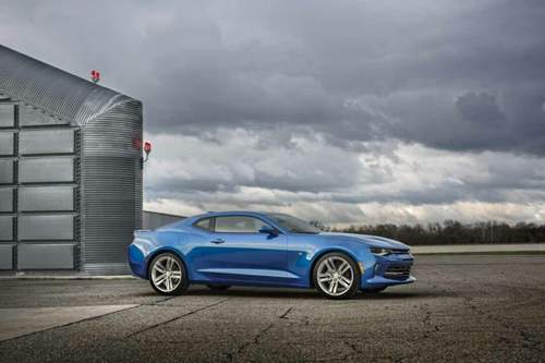 Die Camaro-Front bekommt neue Scheinwerfer und einen flacheren Kühlergrill