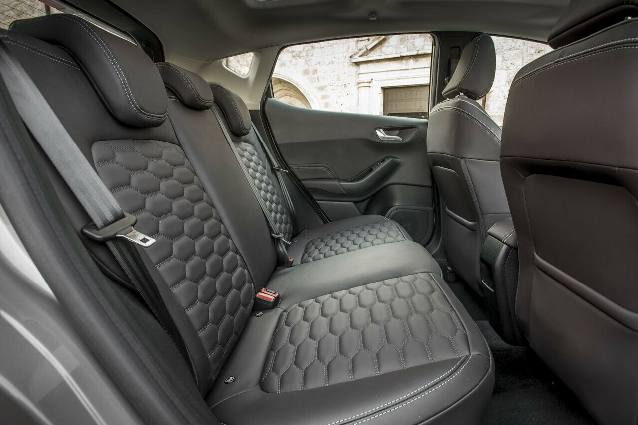 Ford Fiesta 2017 Vignale: In der Topausstattung schlägt Ford den Fiesta mit reichlich Leder aus, der Platz auf der Rückbank bleibt begrenzt