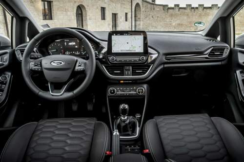 Ford Fiesta 2017 Infotainment: Der große Bildschirm fürs Infotainment sitzt bombenfest auf dem Armaturenbrett