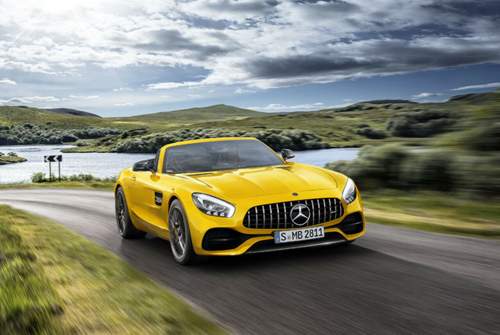 Äußerlich orientiert der AMG GT S Roadster sich am Basis-GT