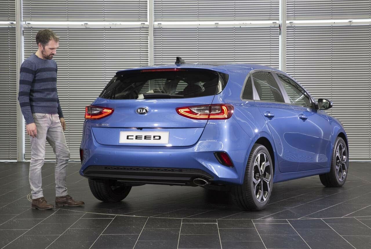 Aus dieser Perspektive sind die Ähnlichkeiten zum Konzernbruder Hyundai i30 am größten