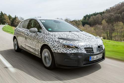 Fahrwerk und Gewichtsverteilung des Astra K wirken gut ausbalanciert