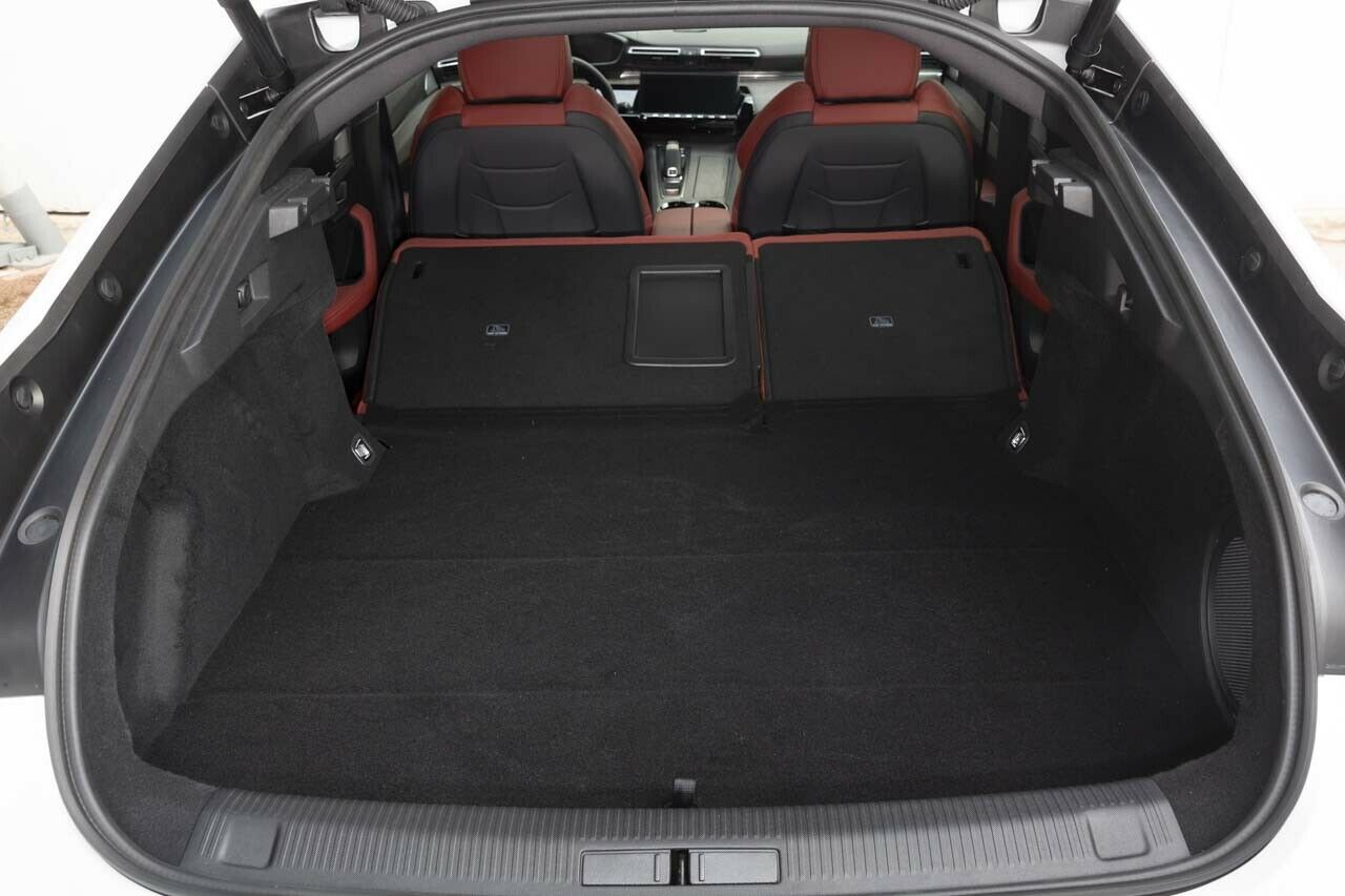487 Liter Gepäckraum sind nicht üppig für die Klasse, dürften in einer Dienstwagen-Limousine den meisten Kunden aber ausreichen