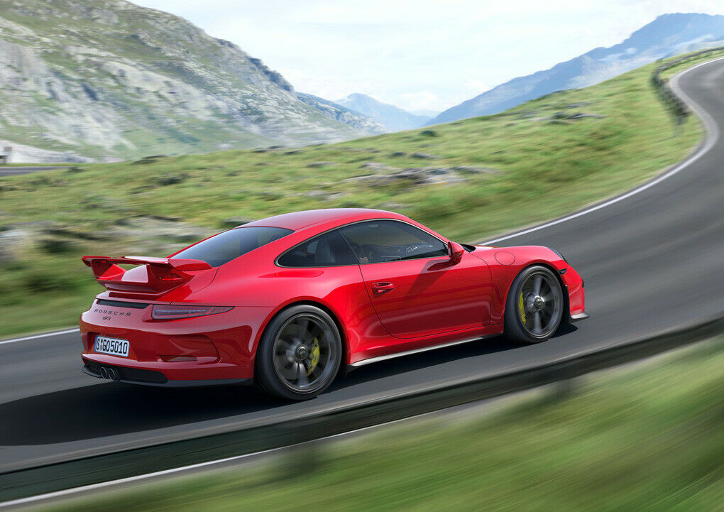 Markantes Merkmal: der riesige Flügel des GT3.