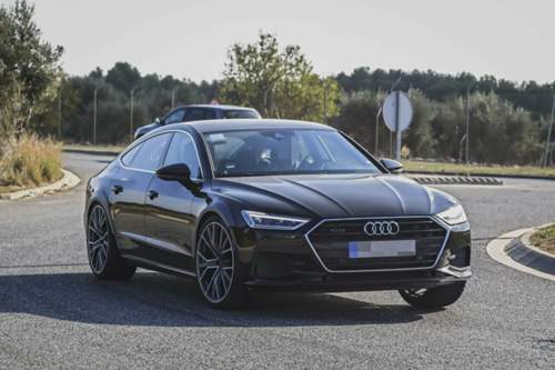 Unter der Haube arbeitet voraussichtlich ein Biturbo-V8 mit etwa 600 PS