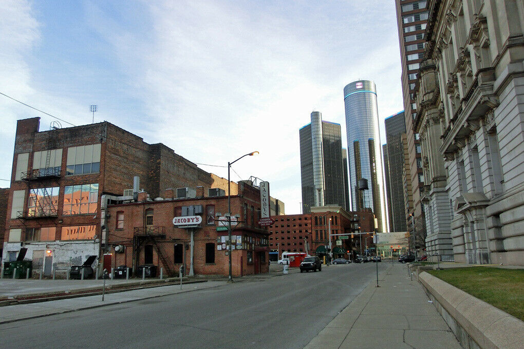 Der letzte Rest einer großen Vergangenheit: das Renaissance-Center, Sitz von General Motors