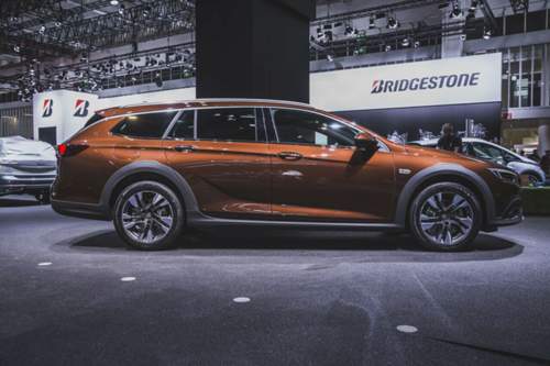 Opel Insignia B Country Tourer: Seitenansicht