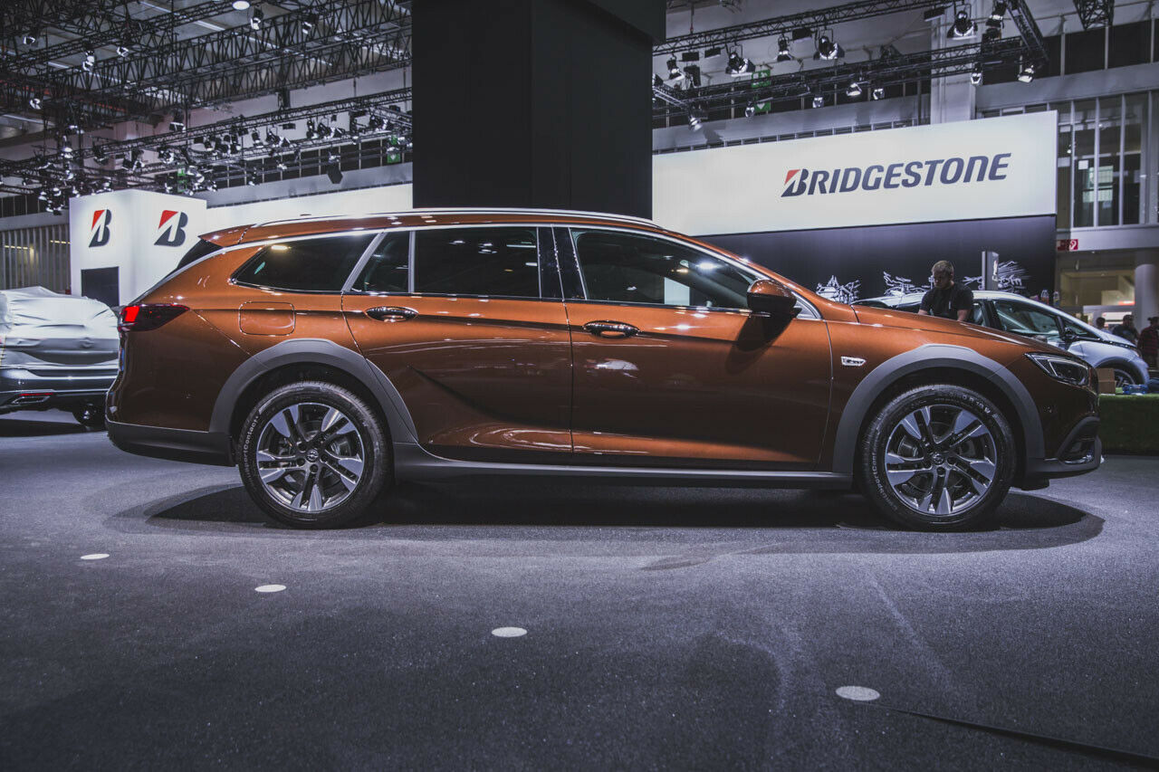 Opel Insignia B Country Tourer: Seitenansicht