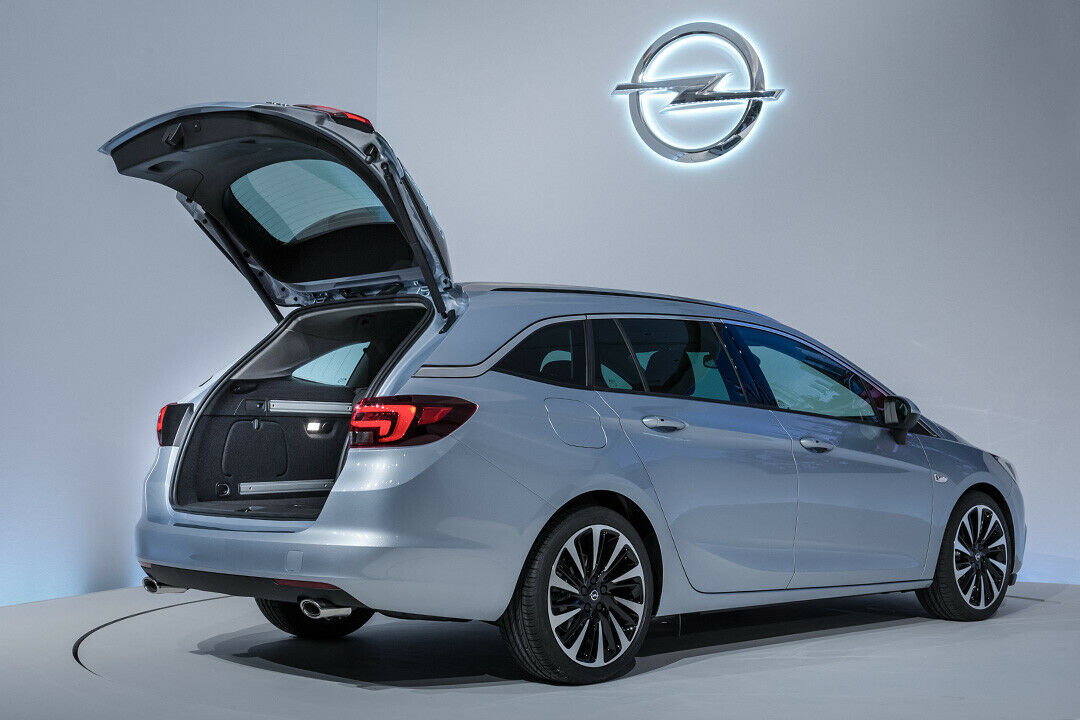 Der Opel-Kombi glänzt mit Kopffreiheit