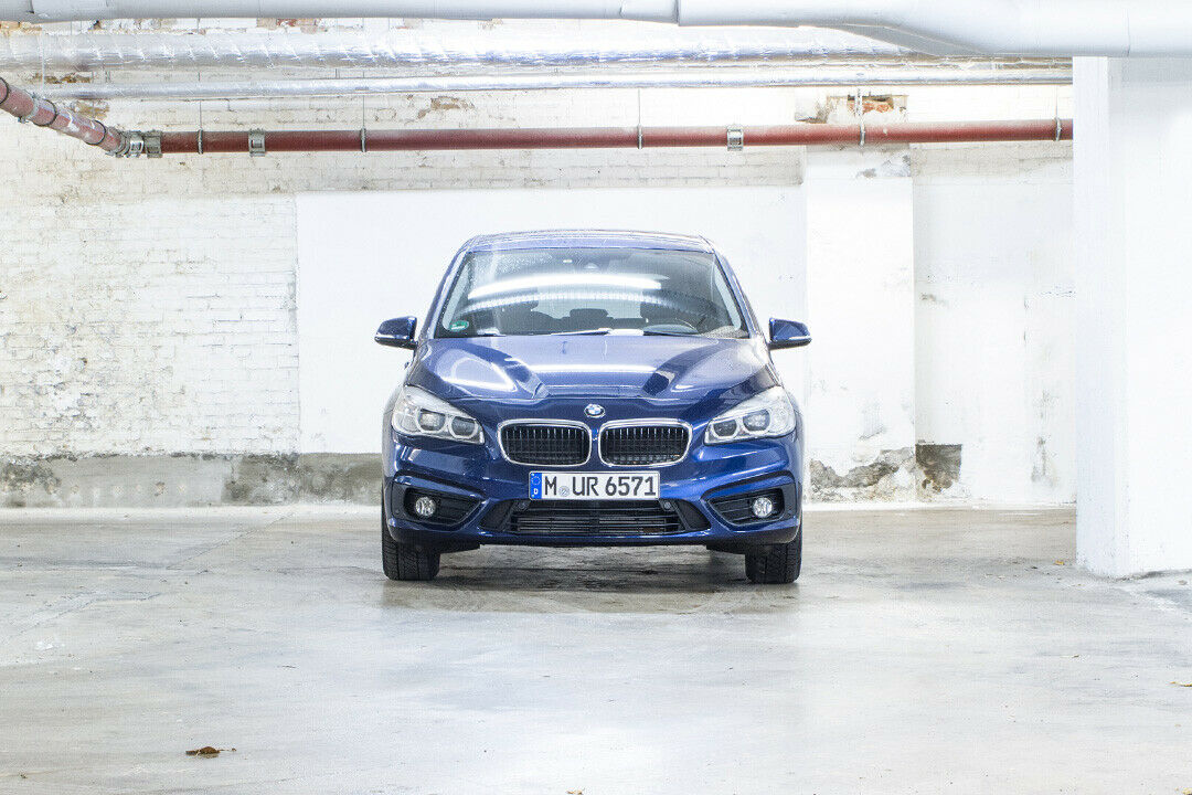Sieht eigenartig aus, fühlt sich anders an: Im 2er Gran Tourer sitzt man tief (für einen Van)