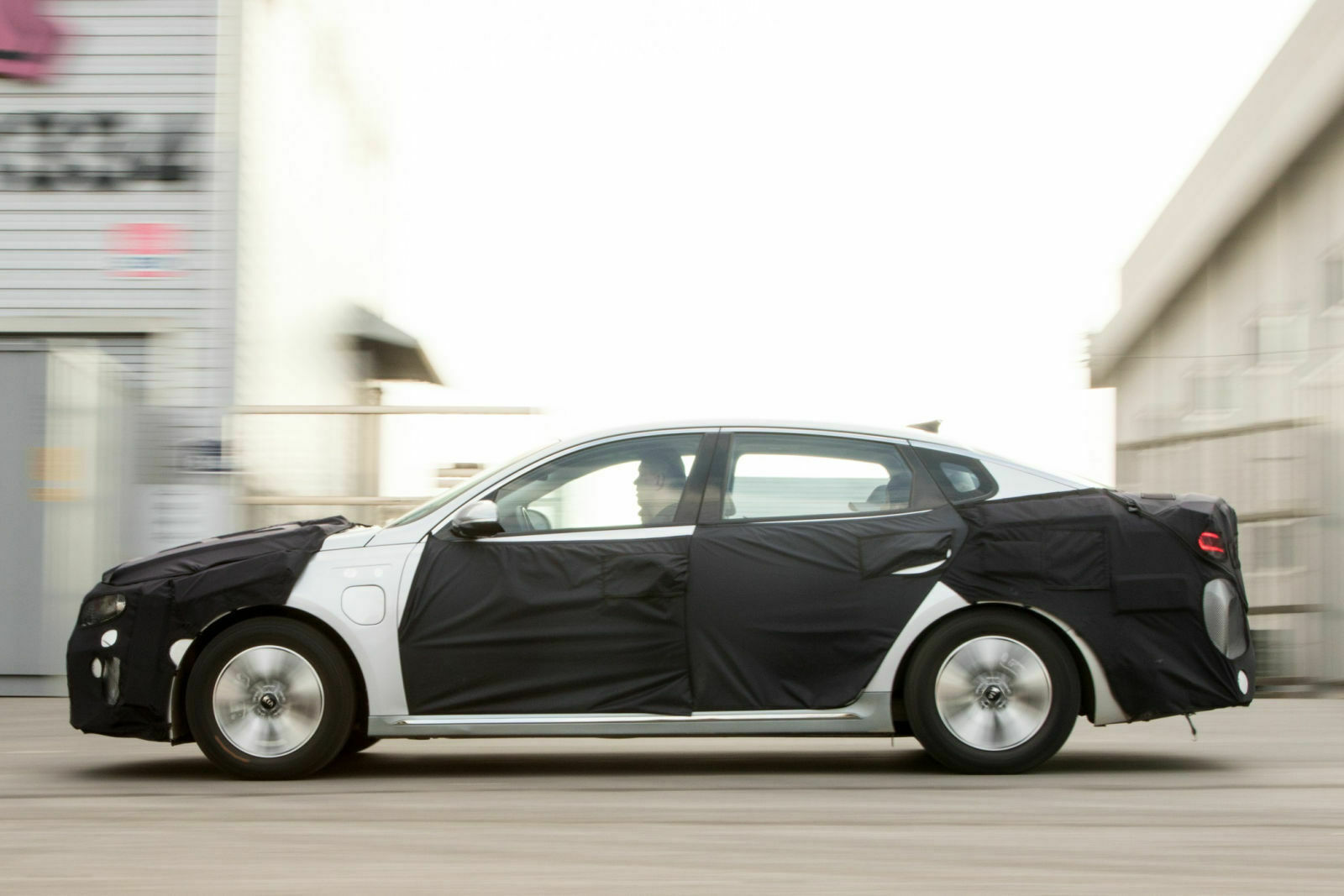 Der Kia Optima PHEV misst rund 4,90 Meter - in den Kofferraum passen trotzdem nur 310 Liter