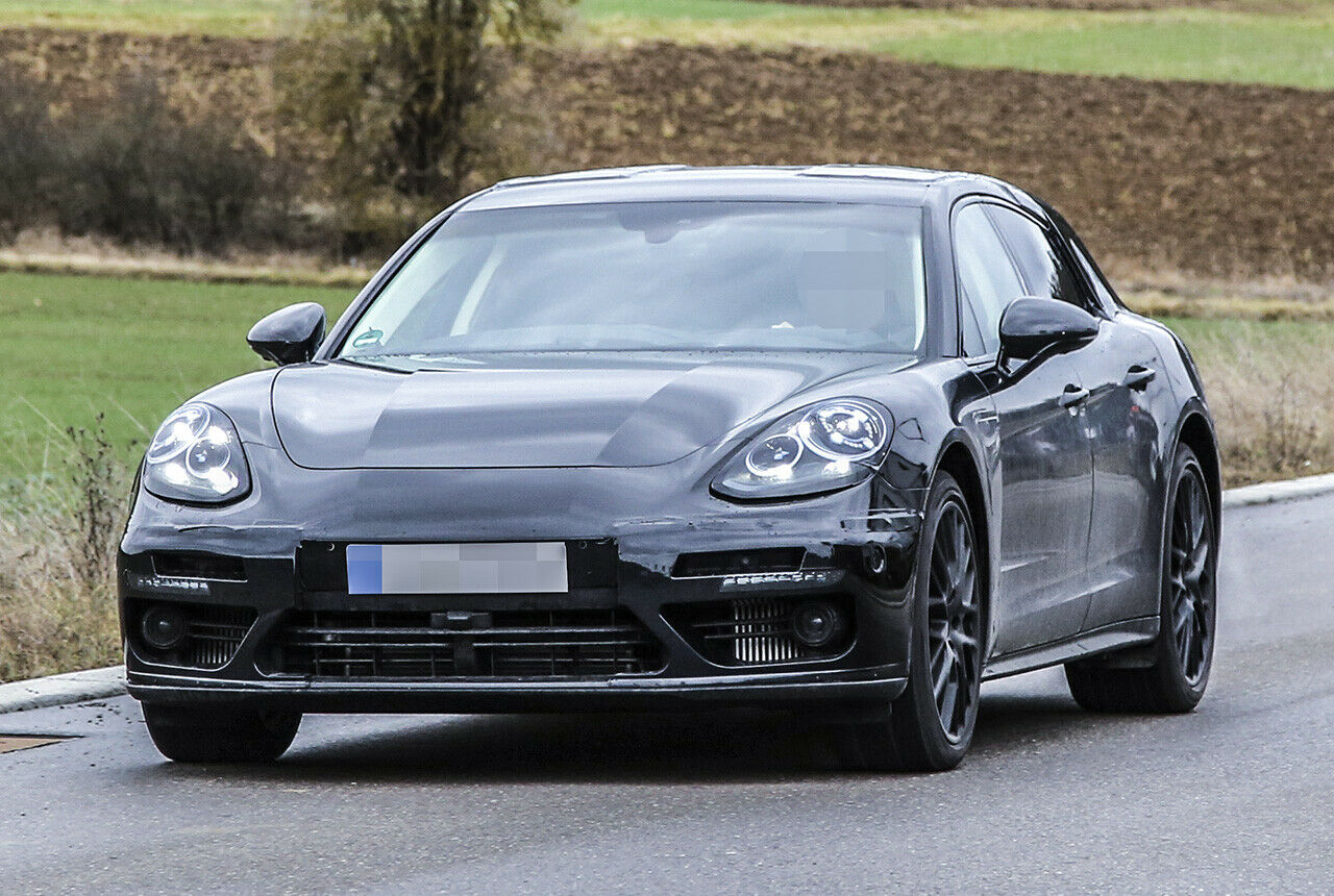 Porsche versteckt die Scheinwerfer hinter alten Licht-Grafiken