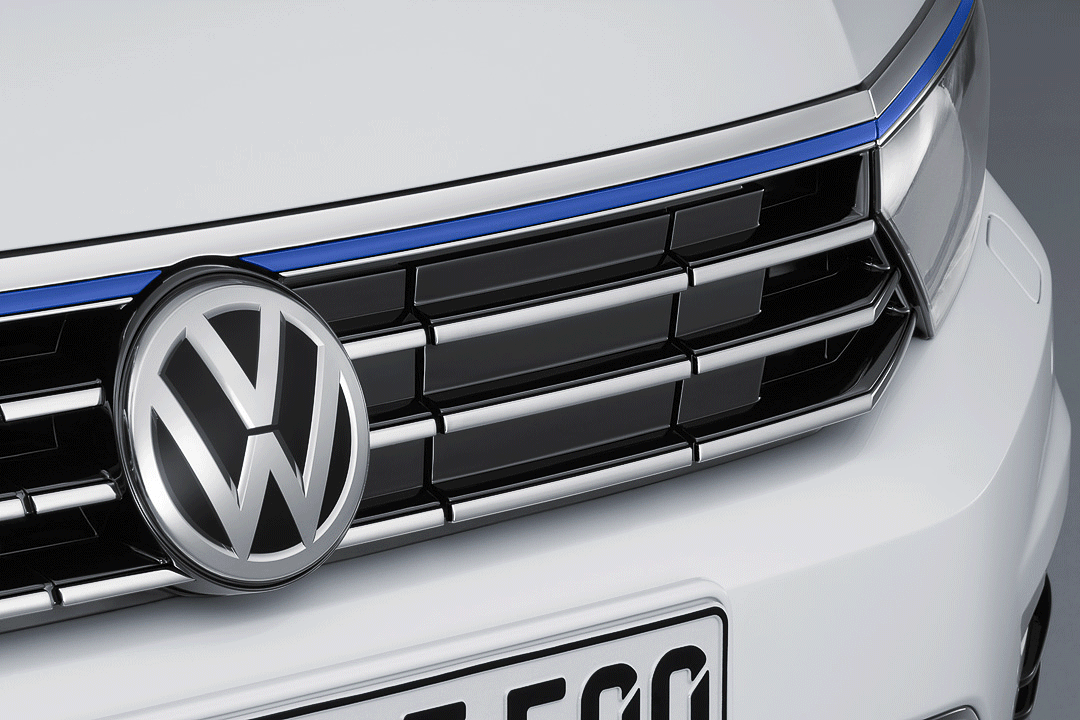 VW Passat GTE: Ladedose hinter dem Grill (Animation)