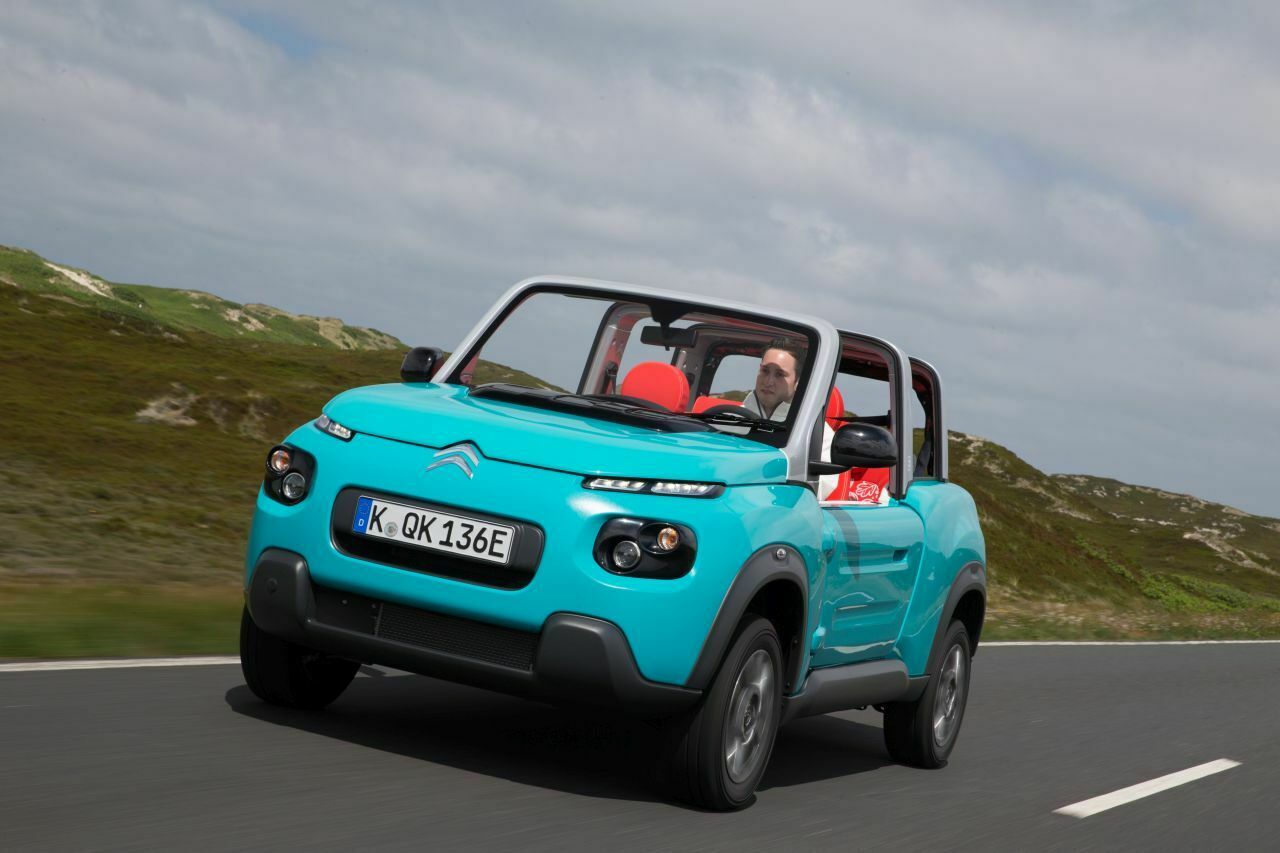 Die Batterie, der Antriebsstrang, fast alles am E-Méhari stammen von der französischen Bolloré-Gruppe. PSA fertigt das Modell und verkauft es mit etwas anderem Design als Citroën E-Méhari