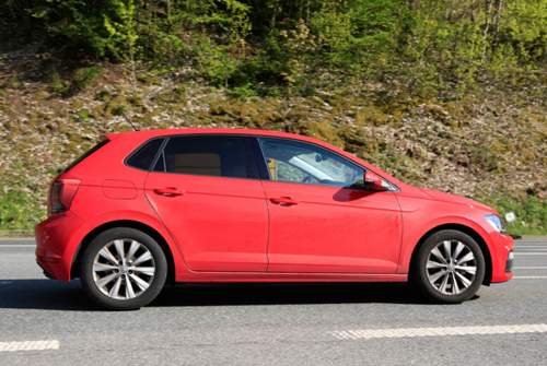 Mit einer Länge von mehr als 4 Metern kann der Polo 6 sogar als kompaktes Familienauto genutzt werden