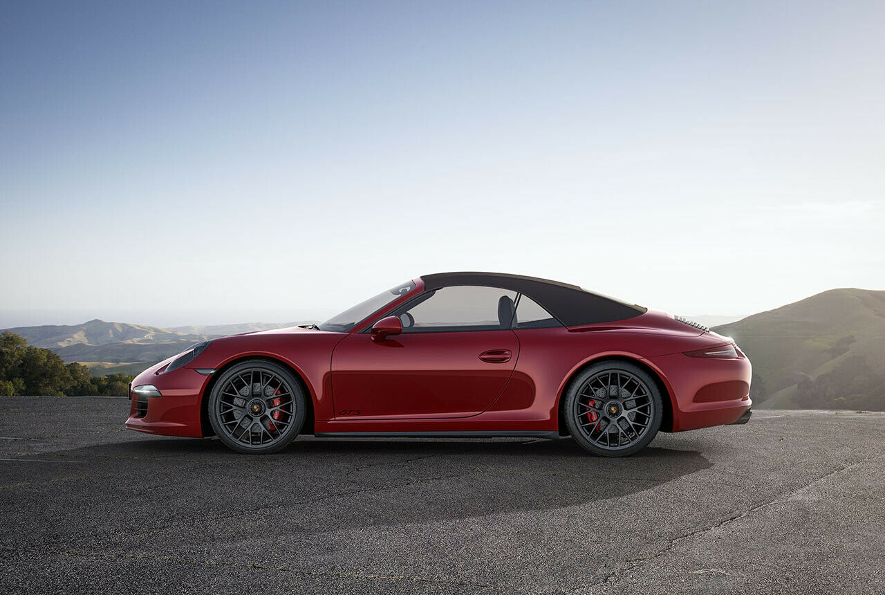 Der aktuelle Elfer fuhr vor dem Facelift noch mit Saugmotoren, der 991.2 wird vom 911R und den GT3-Modellen abgesehen, von Turboboxern angetrieben