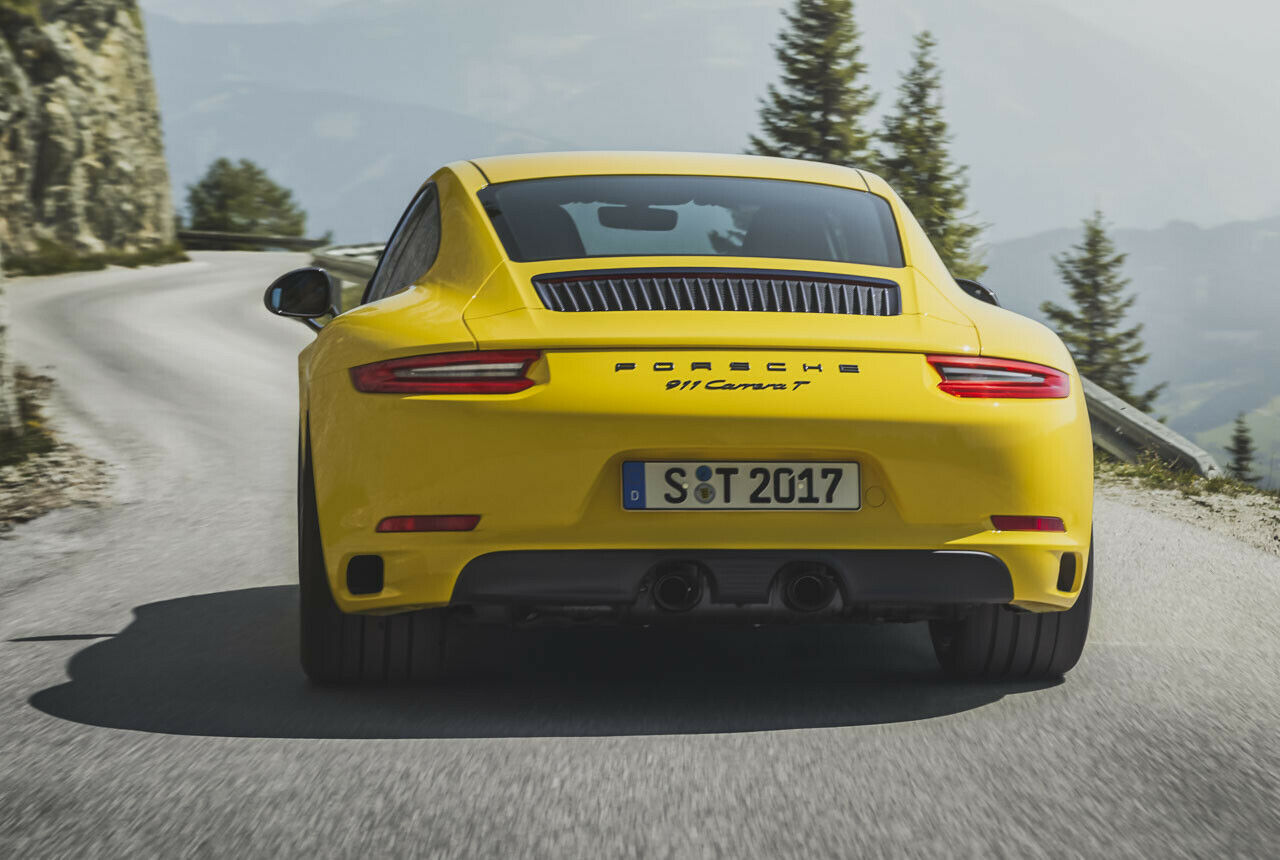 Serienmäßig entlässt der 911 Carrera T seine Abgase durch die Sportauspuffanlage