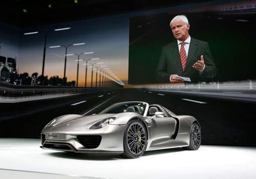 Porsche präsentiert den 918 Spyder auf dem VW-Konzernabend am Vortag der IAA