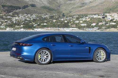 Der Panamera misst gut fünf Meter in der Länge