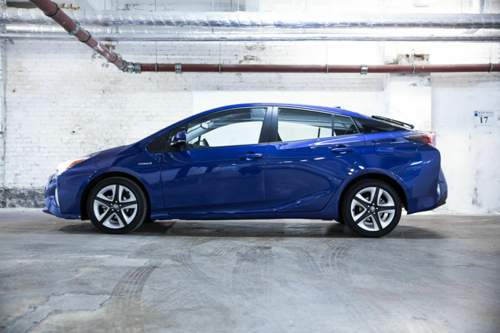 Die Tropfenform ist seit dem Prius 2 einfach das Markenzeichen des Hybrid-Klassikers