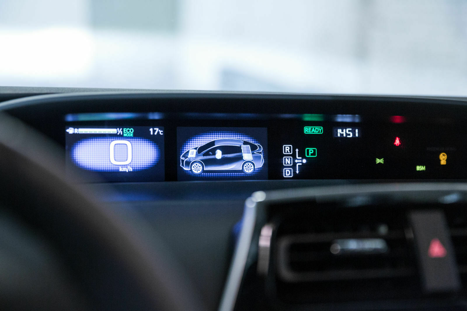 Der Normverbrauch des Prius beträgt sensationelle 3,0 l/100 km. Wir verbrauchten rund 4 l/100 km. Ein Topwert für ein so geräumiges Auto mit immerhin 122 PS