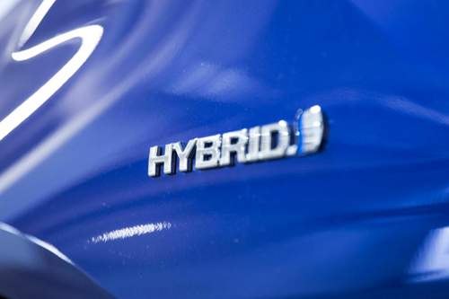 Im Test des amerikanischen „Consumer Report" stellte der neue Prius einen Verbrauchsrekord auf. Bei typischer US-Autobahngeschwindigkeit, schlage der Prius jeden Diesel. Insgesamt maßen die Amerikaner umgerechnet 5,4 l/100 km - Rekord