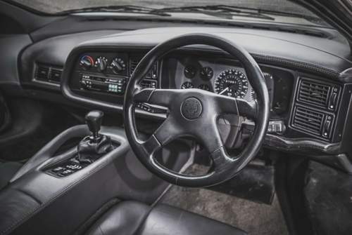Puristen sollen F40 fahren. Der Innenraum des Jaguar Xj220 ist vergleichsweise komfortabel. Den Ursprung in den 80er-Jahren sieht man ihm an