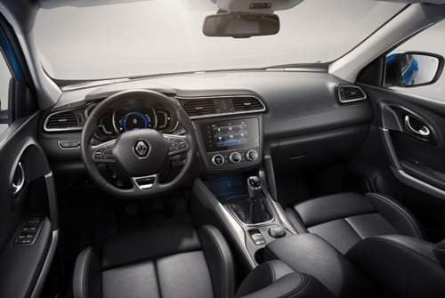 Im Innenraum des Renault Kadjar tut sich mehr als außen. Der Bildschim des Infotainmentsystems fügt sich nun nahtlos ins Armaturenbrett