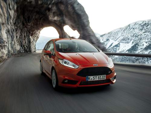 Auf dieser Strecke hatte schon James Bond seinen Spaß. Der Fiesta bringt diesen Spaß auch - für 19.990 Euro.