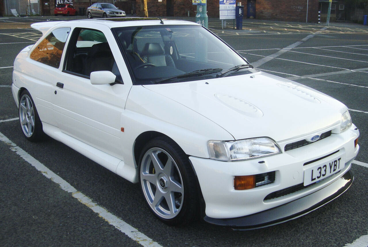 Der Ford Escort RS Cosworth baute auf einer gestutzten Plattform des Ford Sierra RS Cosworth. Er ist der einzige Escort jener Zeit mit Längsmotor