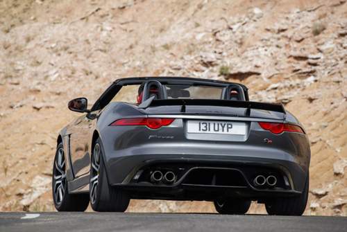 Dank Klappenauspuff posaunt der F-Type SVR seine Abgase noch lauter in die Umwelt als der Standard-F-Type-R