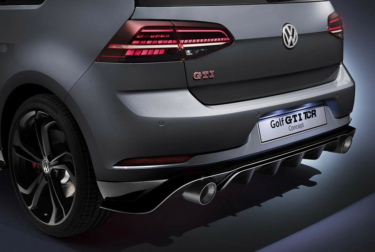 Die optionale Titan-Auspuffanlage von Akrapovic stammt vom Golf R