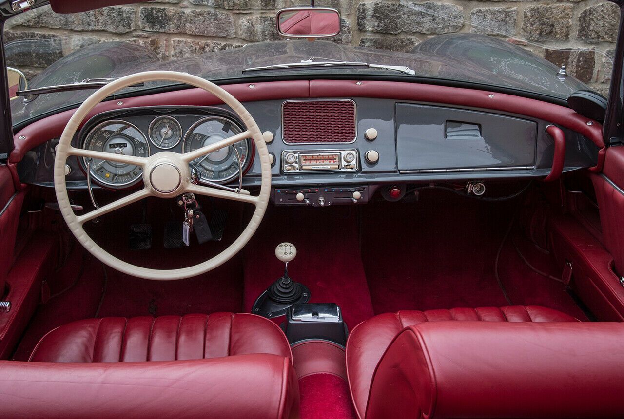 BMW 507: Innenraum. Ein Traum in rot