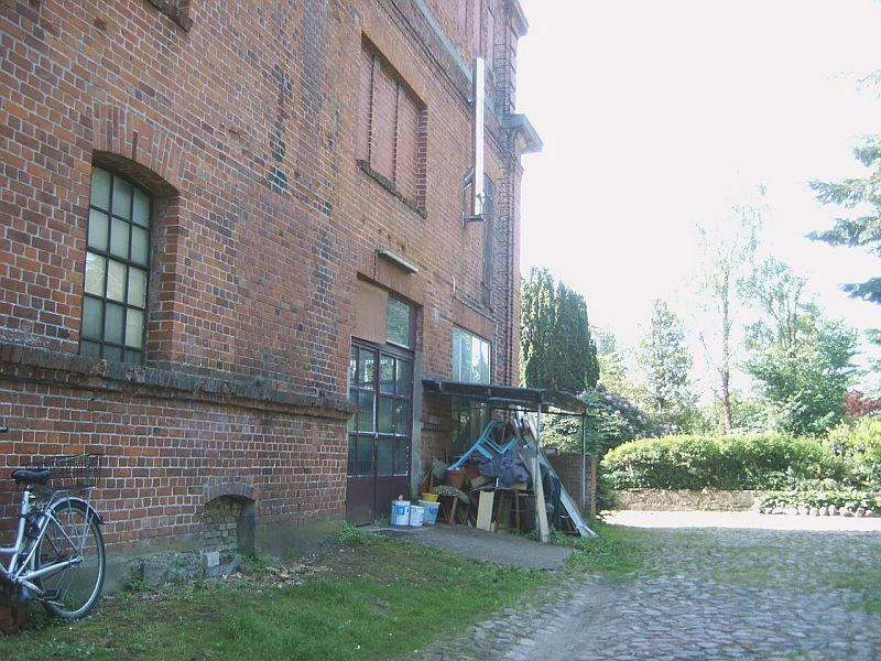 Der Schrottplatz - Spiegelsymmetrisch des Showrooms