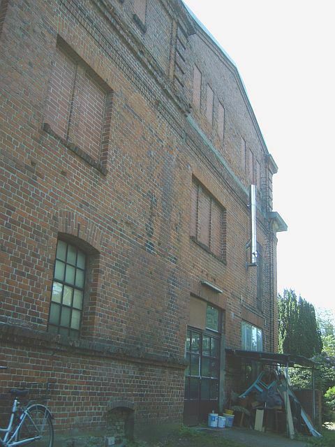 Der Schrottplatz - Spiegelsymmetrisch des Showrooms