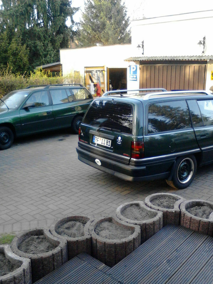 Der Schrottplatz - Spiegelsymmetrisch des Showrooms