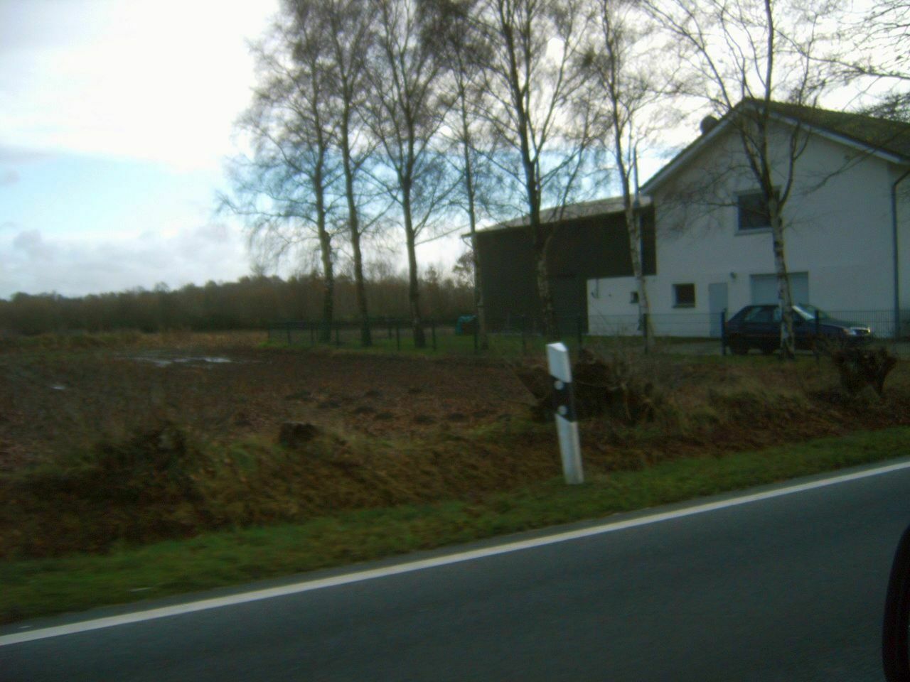 Der Schrottplatz - Spiegelsymmetrisch des Showrooms
