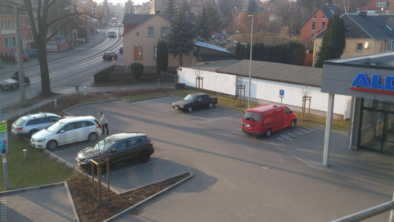 Der Schrottplatz - Spiegelsymmetrisch des Showrooms
