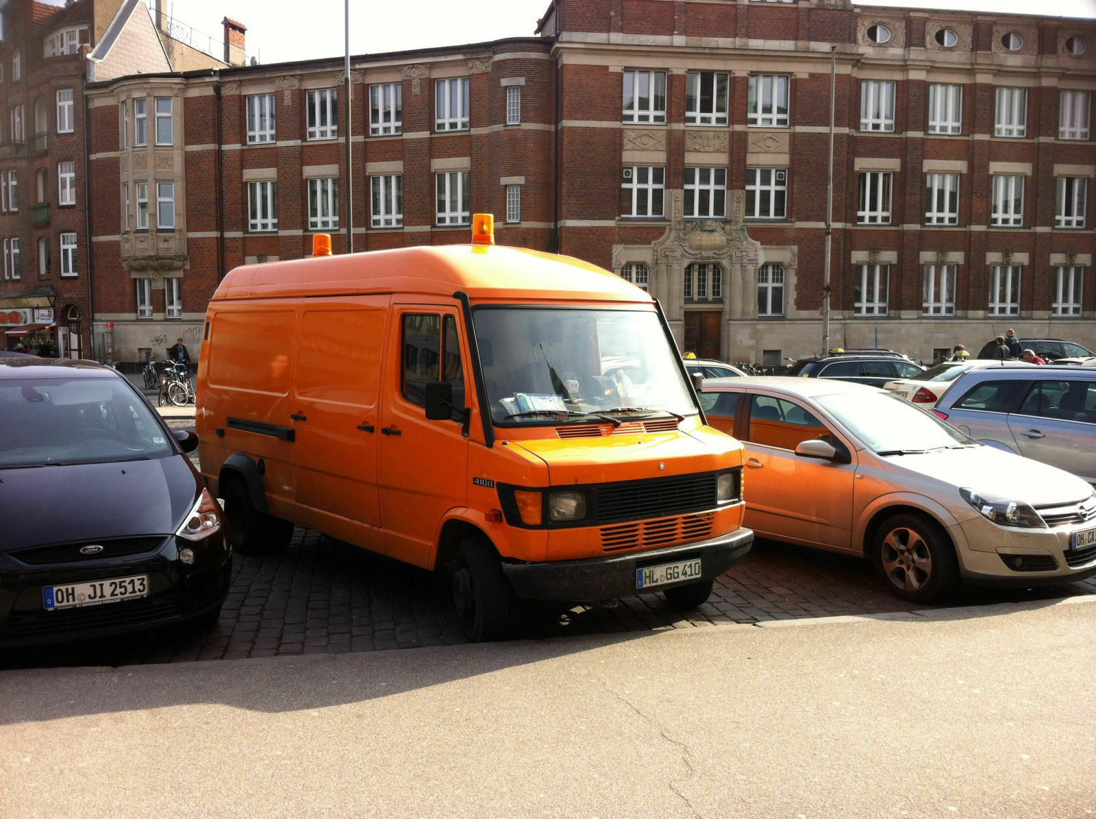Der Schrottplatz - Spiegelsymmetrisch des Showrooms