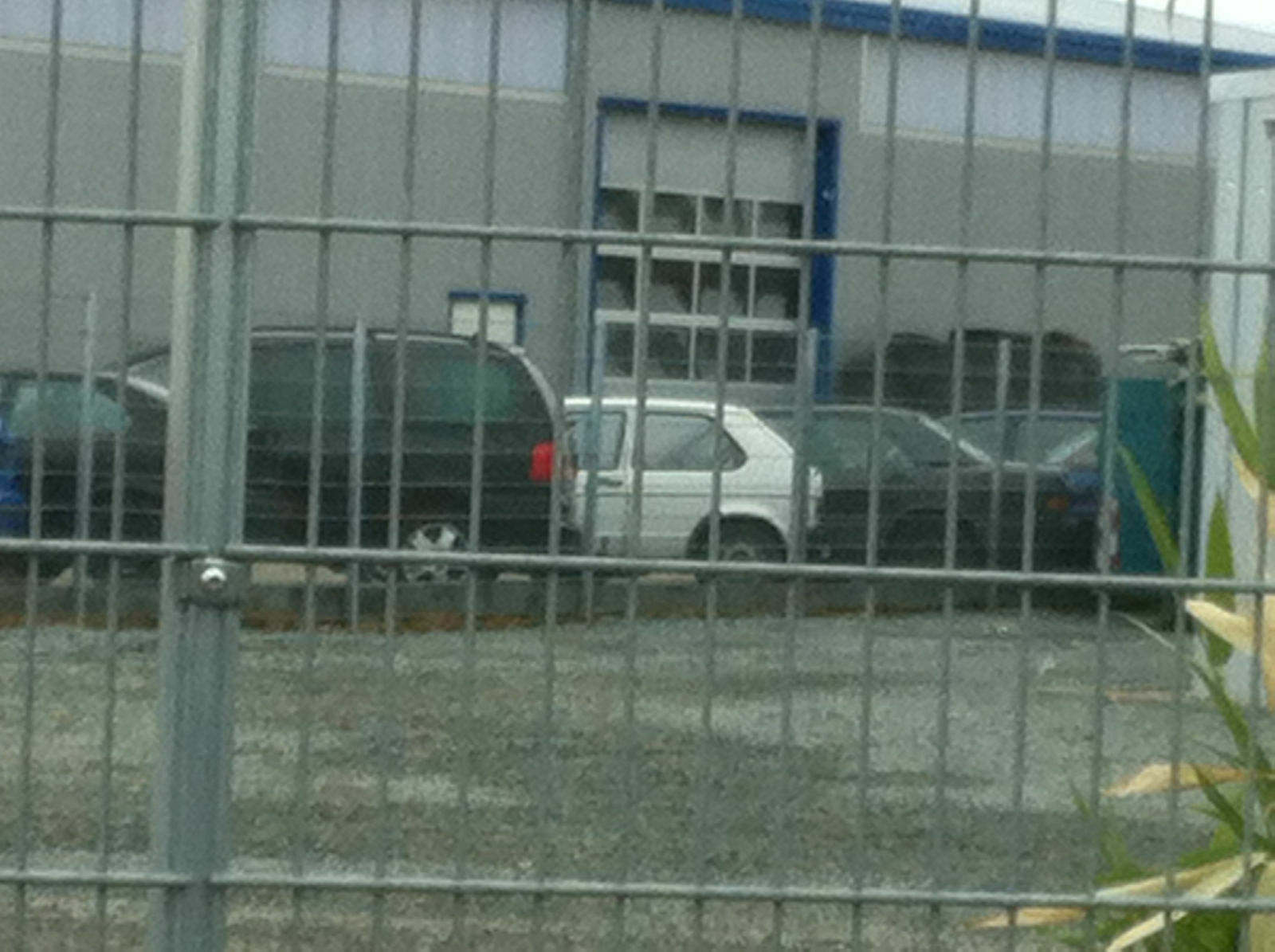 Der Schrottplatz - Spiegelsymmetrisch des Showrooms