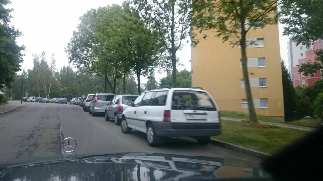 Der Schrottplatz - Spiegelsymmetrisch des Showrooms